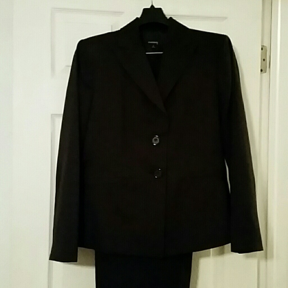Jones Wear blk pin stripe pant suit sz 12